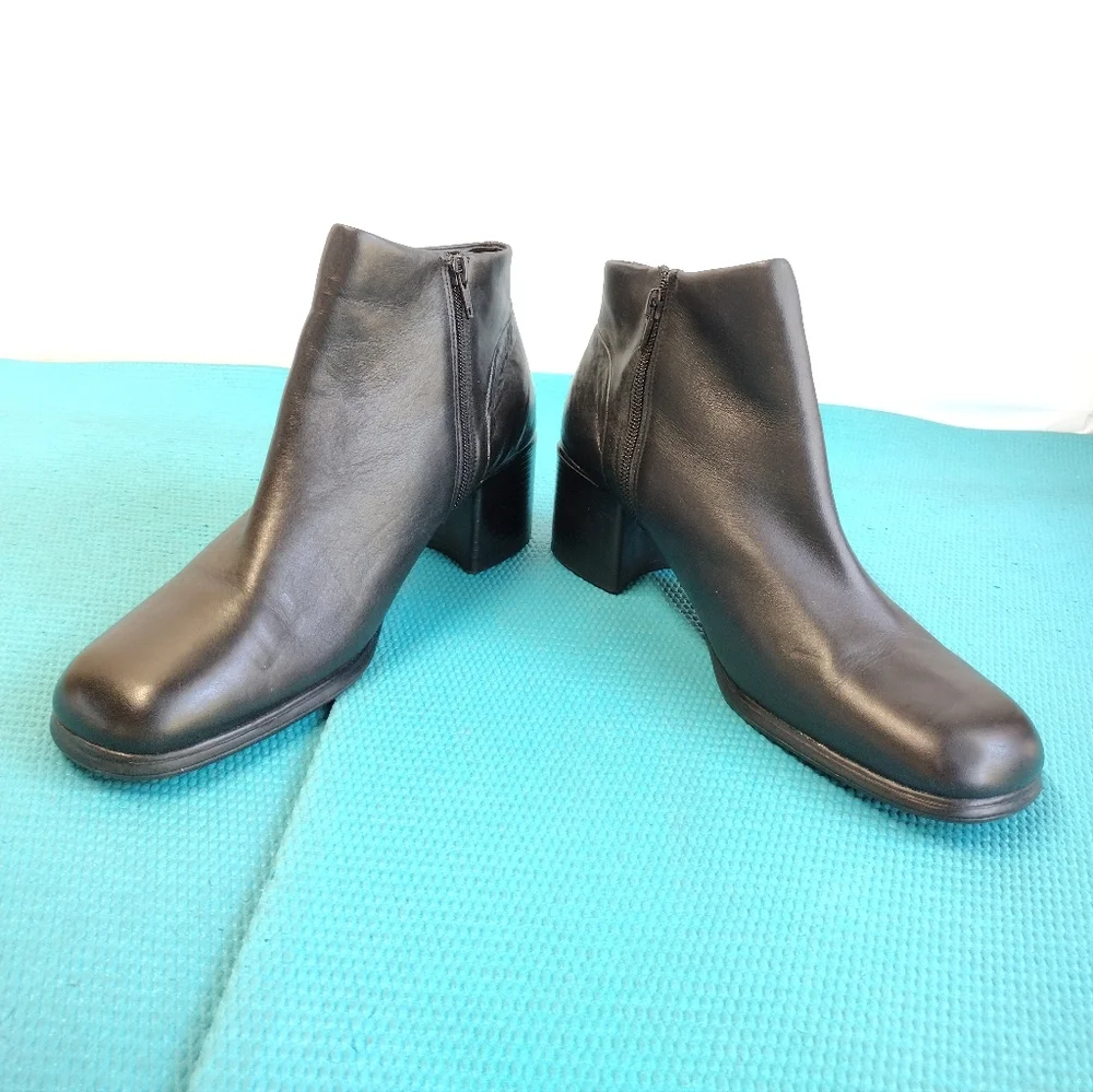 Vintage Thom McAn Women's Leather Ankle Boots Black 9.5W